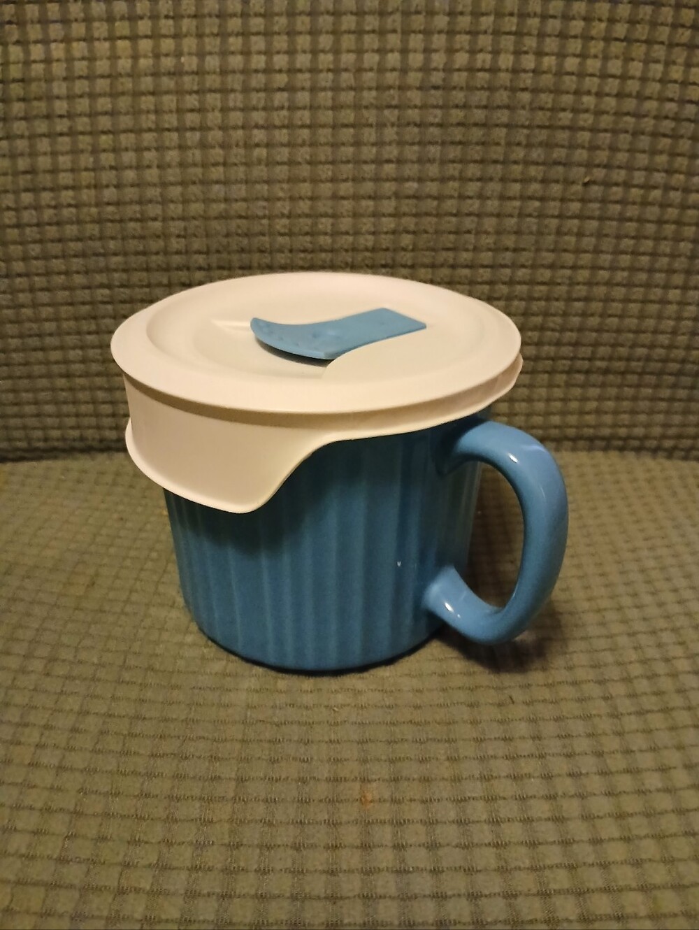 Corningware Aqua Blue Ribbed Ceramic Soup Mug with Vented Lid (080726D)